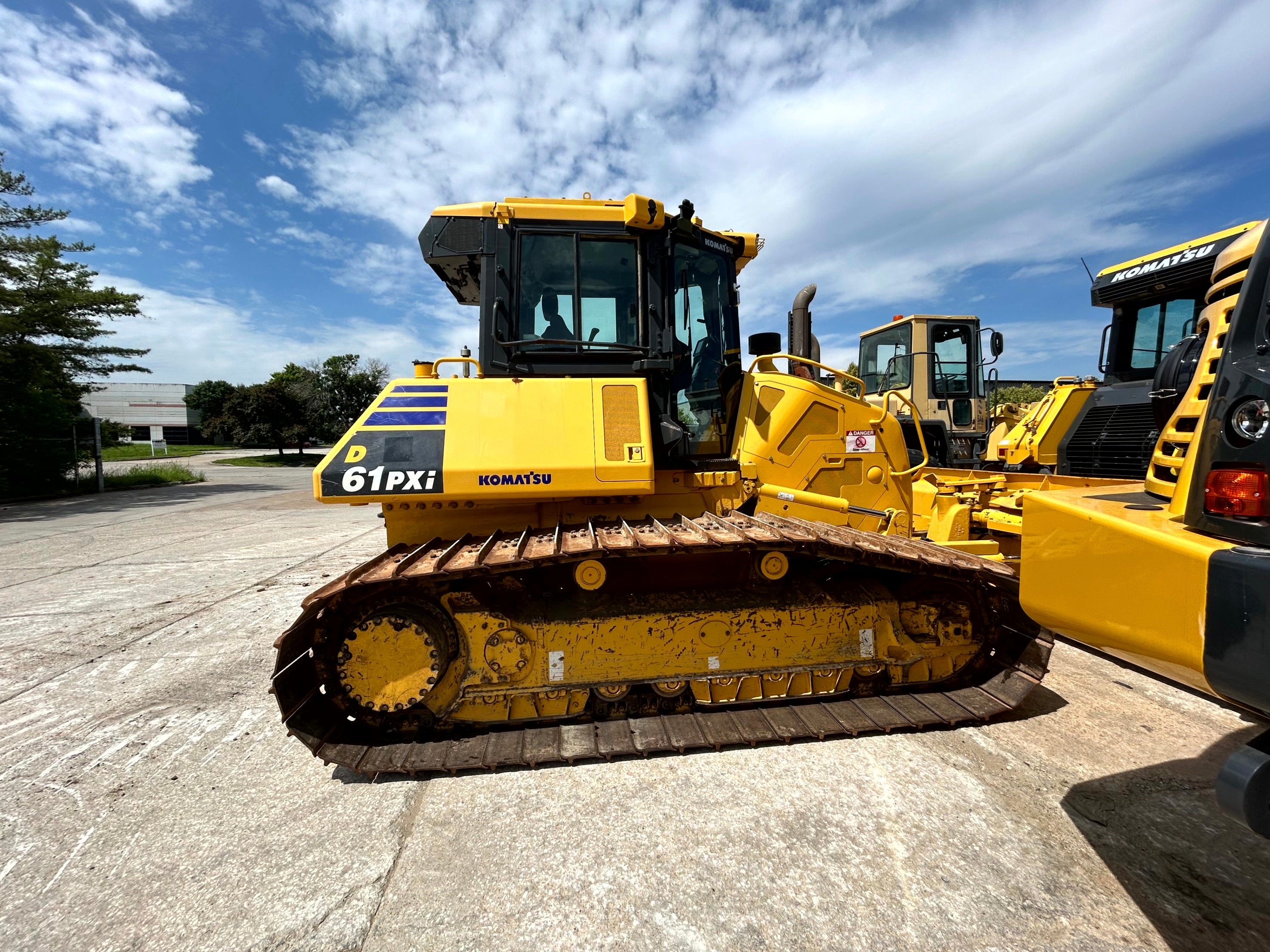 2022 D61PXi-24 with 2996 Hours