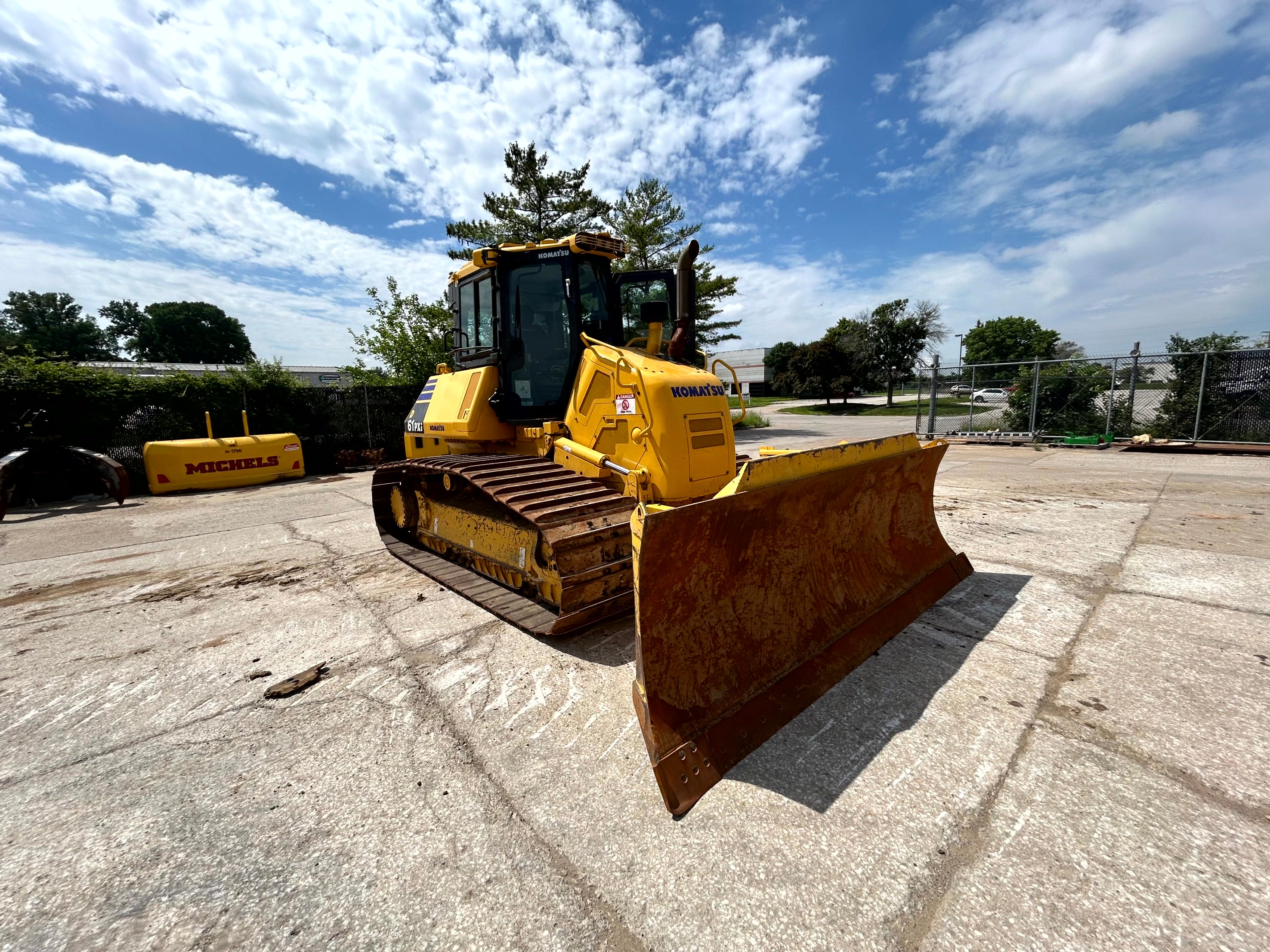 2022 D61PXi-24 with 2996 Hours