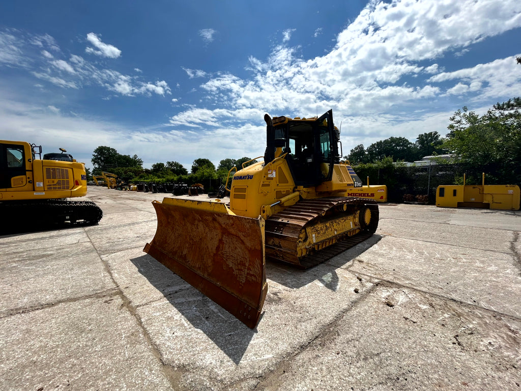 2022 D61PXi-24 with 2996 Hours